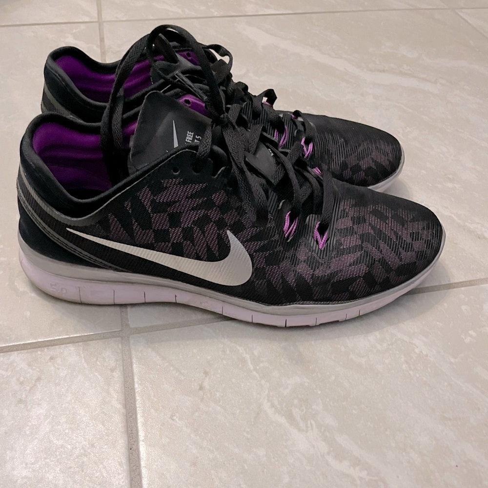 Nike tennis shoes